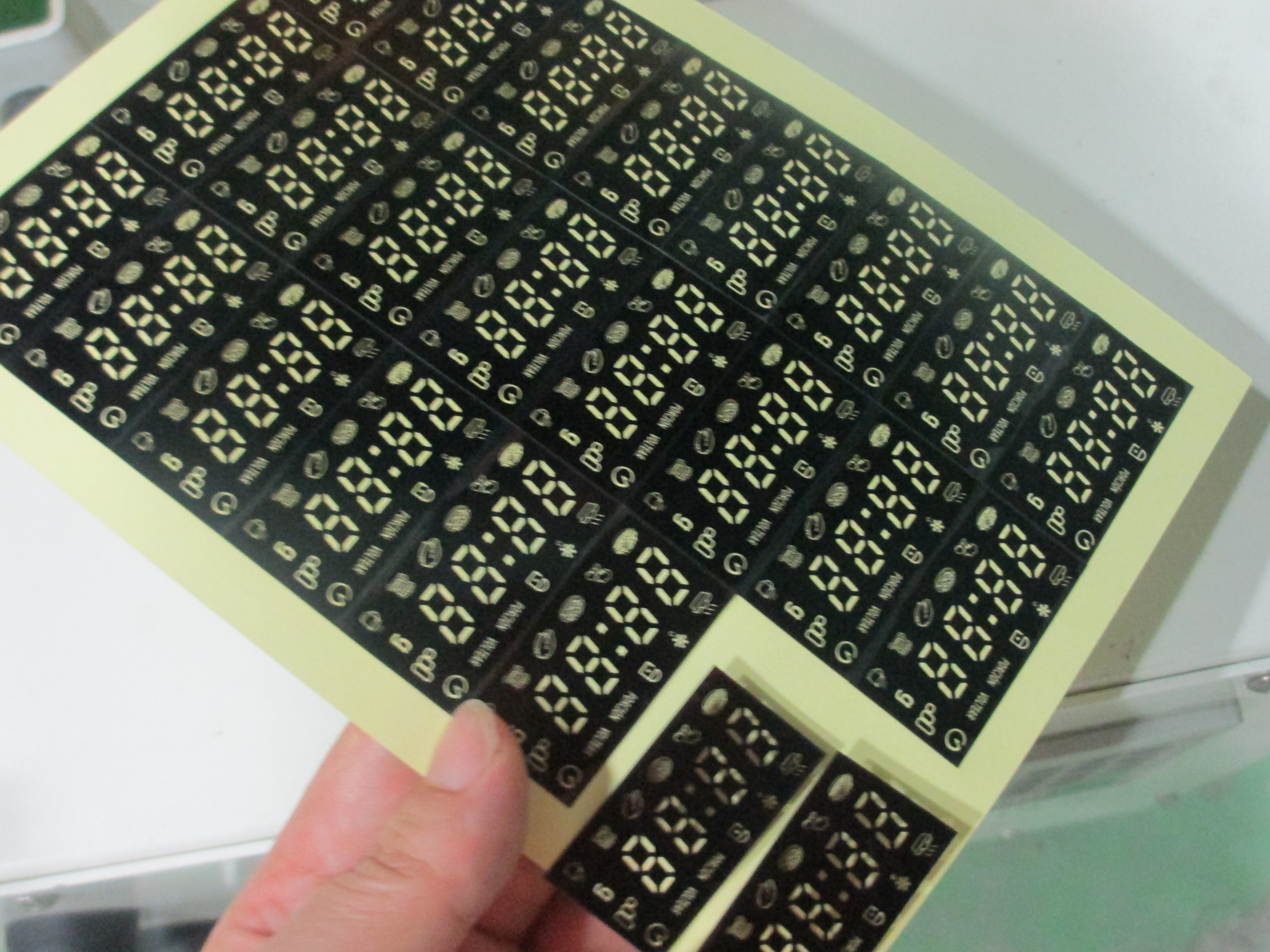Electronic tag die-cutting case